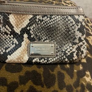 Nine West | mini faux leather snakeskin coin purse wrislet wallett looks new
